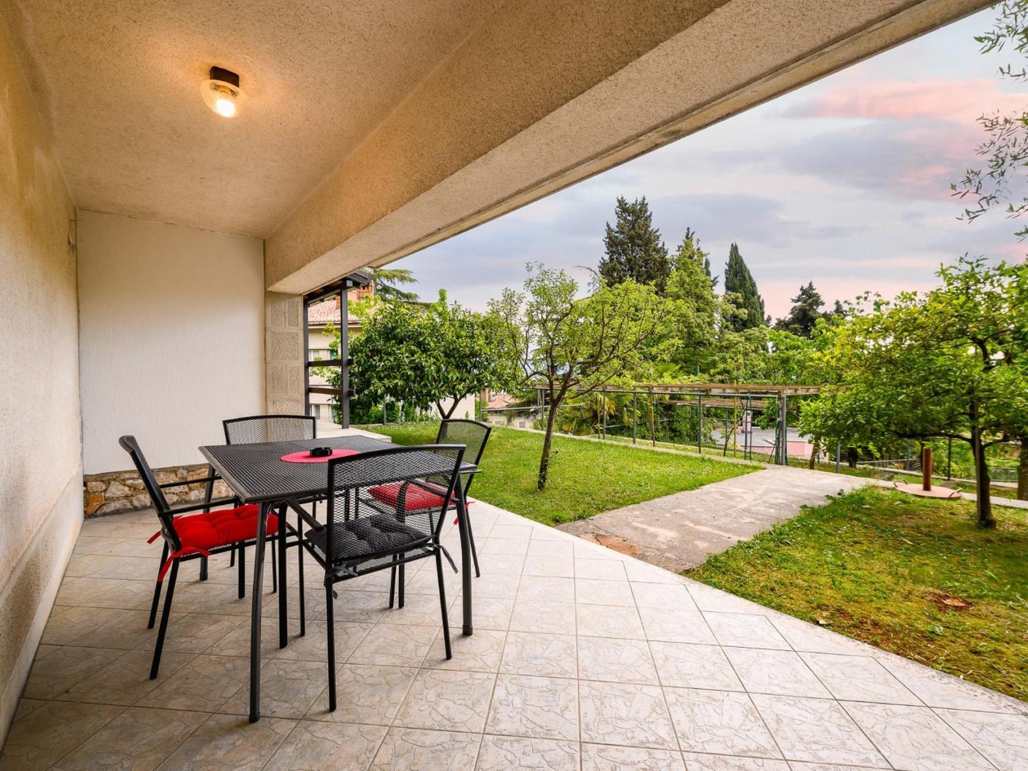 Apartments Vilma Lovran Ruang foto